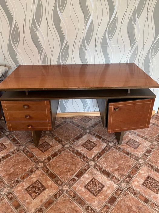 Продам стол