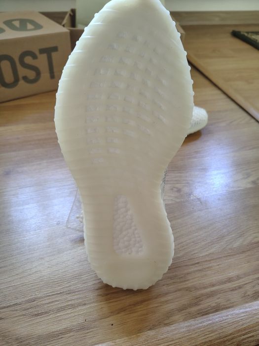Yeezy 350 v2 mărimea 42