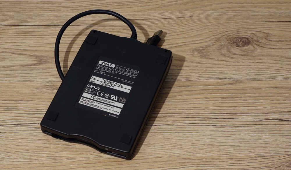 Unitate floppy 1.44MB externa Teac FD-05PUB conectare pe USB