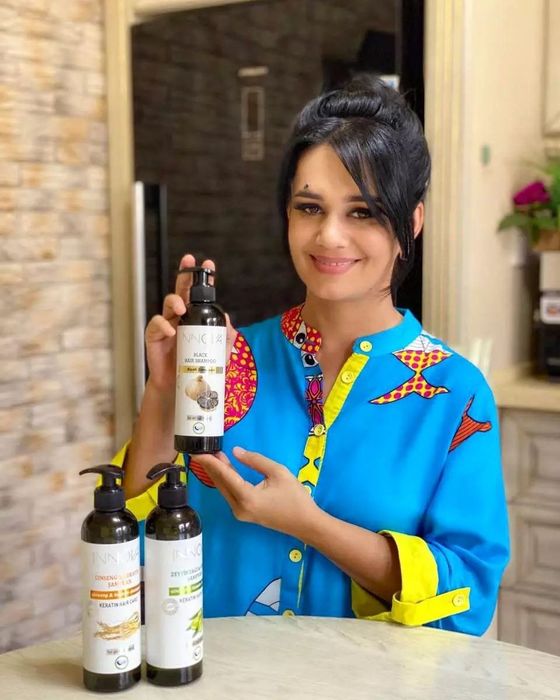 INNOVA original zaytunli, jenshenli va qora chisnoklik shampunlari.