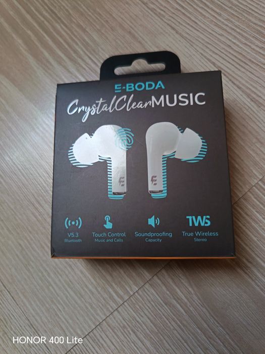 Câști noi nefolosite.