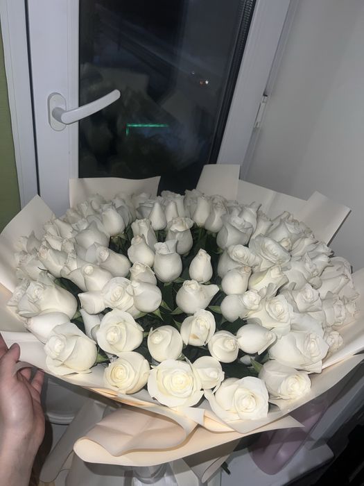 Срочно продам белые розы