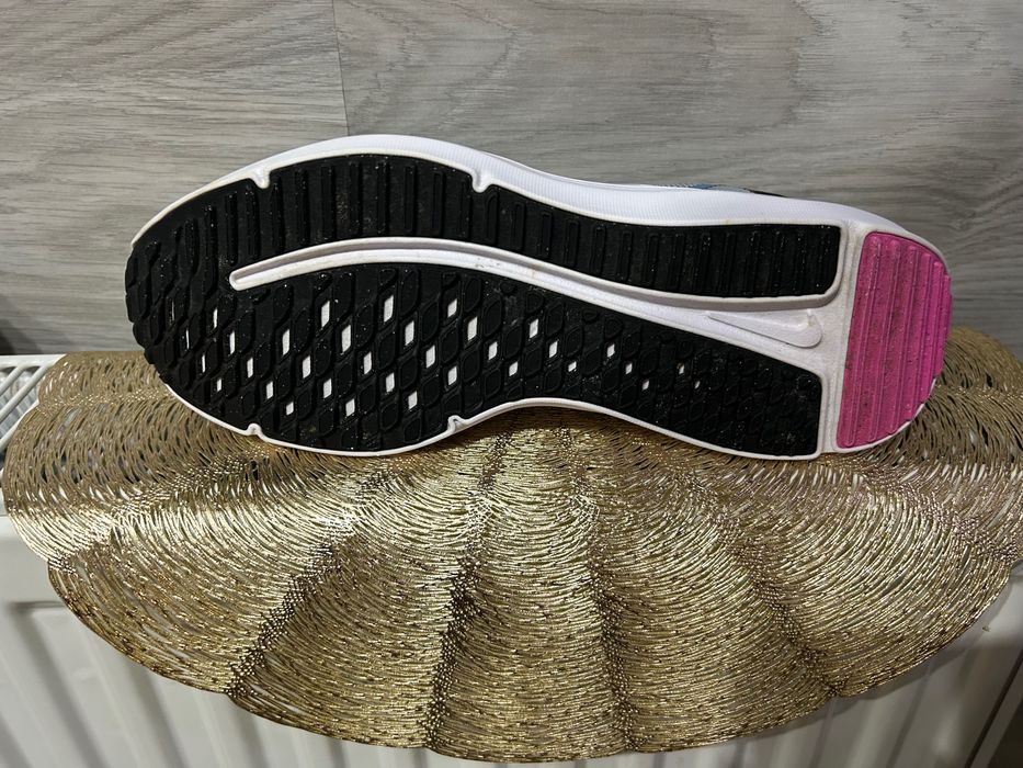 Дамски маратонки Nike