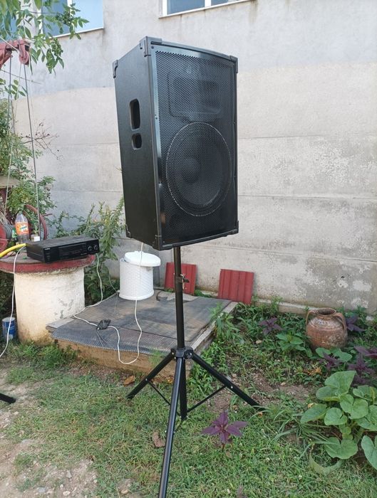 Se închiriază boxe cu statie