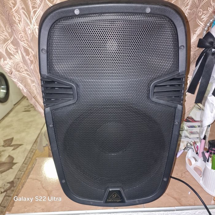 Активна тонколона Behringer