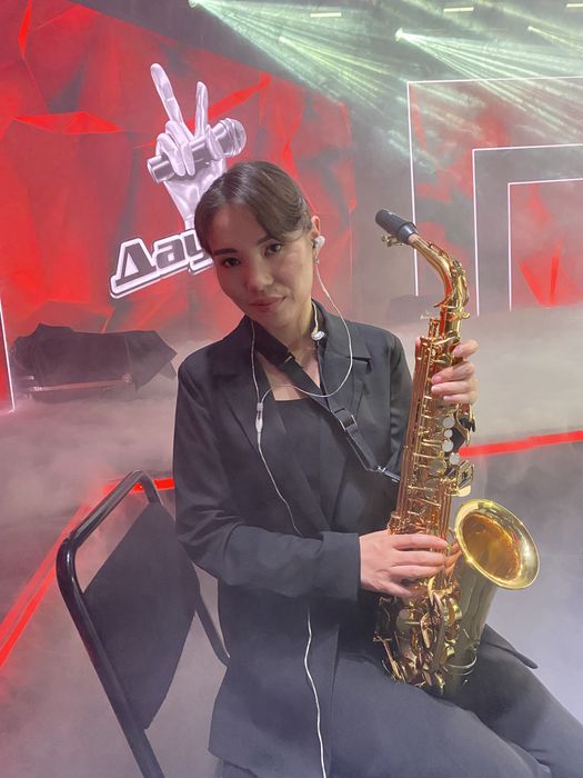 Саксофонист (живая музыка)