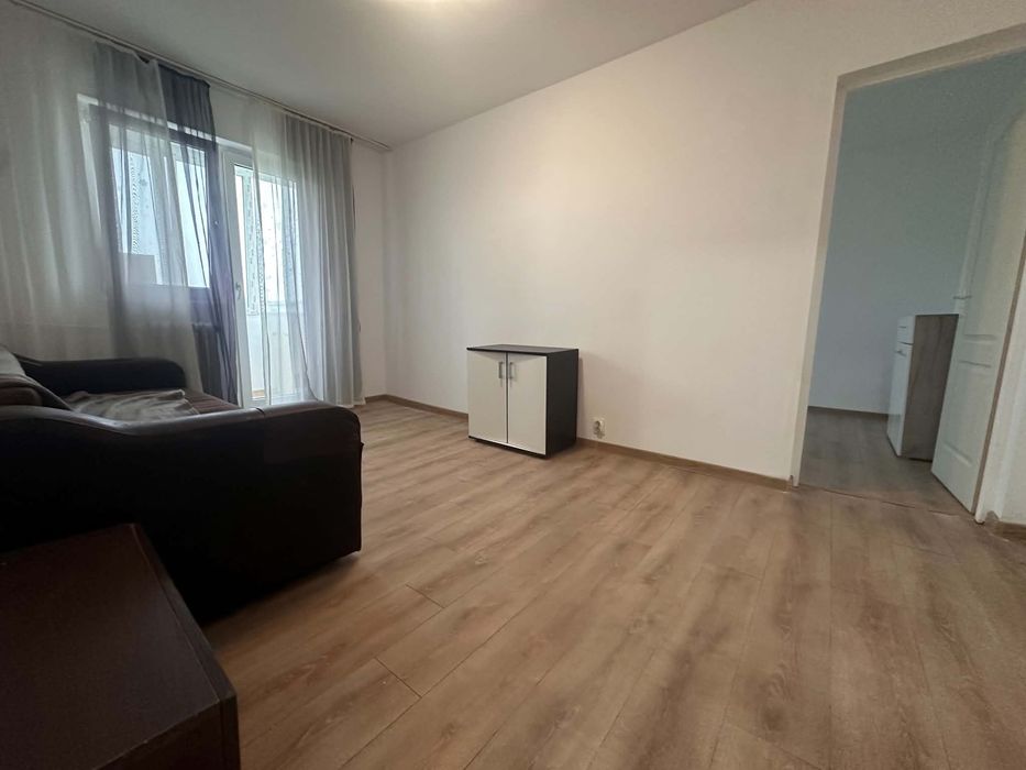 Propietar etaj 3 in bloc izolat