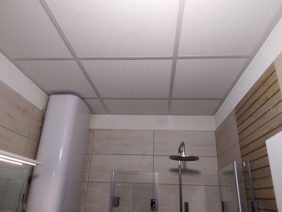 Окачен таван за баня 100 % влагоустойчиви пана от минерална вата
