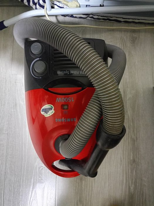 Продается пылесос Samsung в хорошем, рабочем состоянии