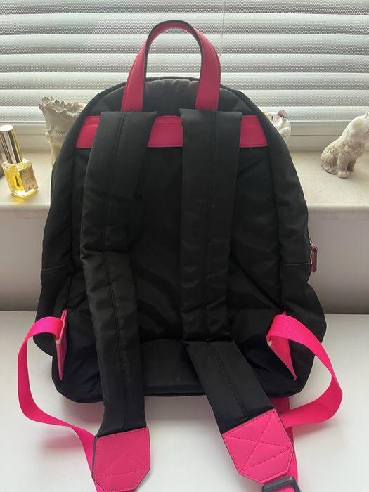 Удобна раница Guess