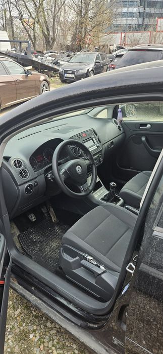 Vand Golf 5 plus 1.9 tdi sau schimb cu volvo v40