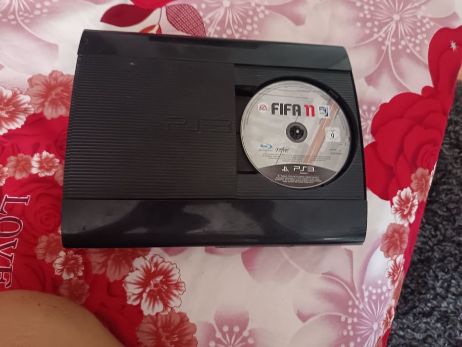 Vând PS 3 impecabil