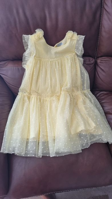 Продавам детска рокля Mayoral