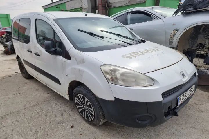 Dezmembrez Peugeot Partner 2  motor 1.6hdi  75cp 9HN dezmembrari cutie de viteze motor