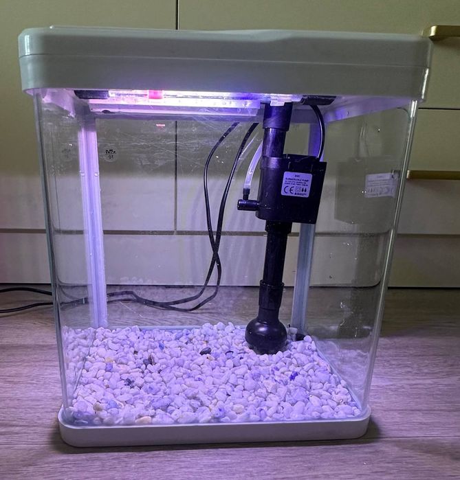 Akvarium sotiladi srochna