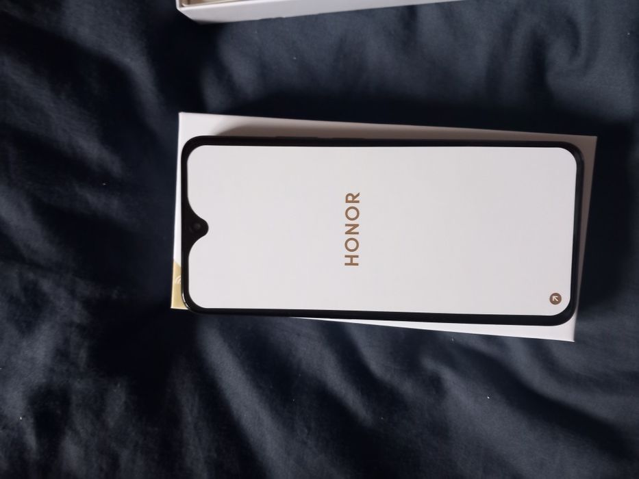 Vând  tel. Honor 400 smart nou
