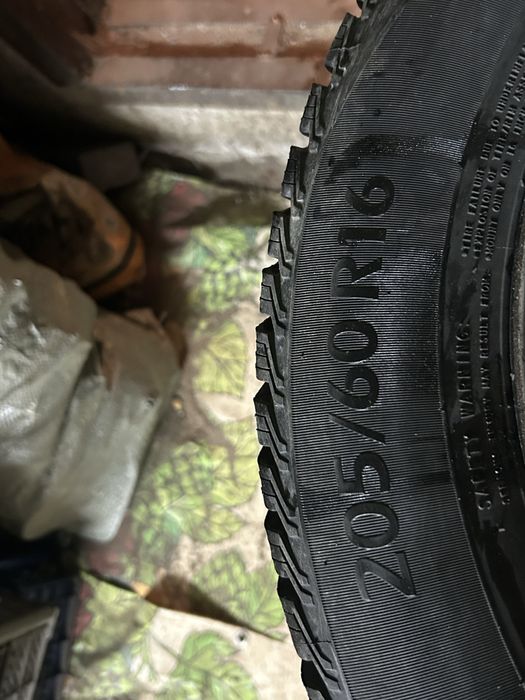 Продам комплект зимней резины R16