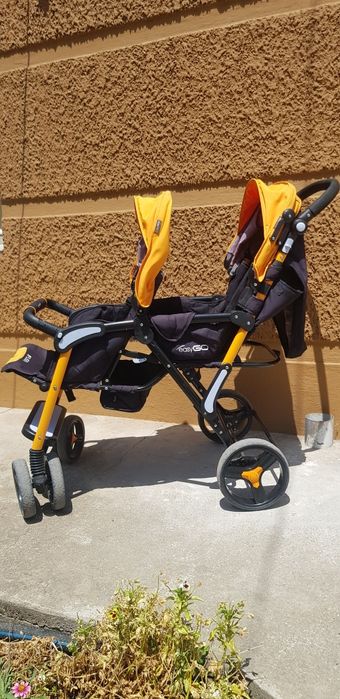 Количка за близнаци