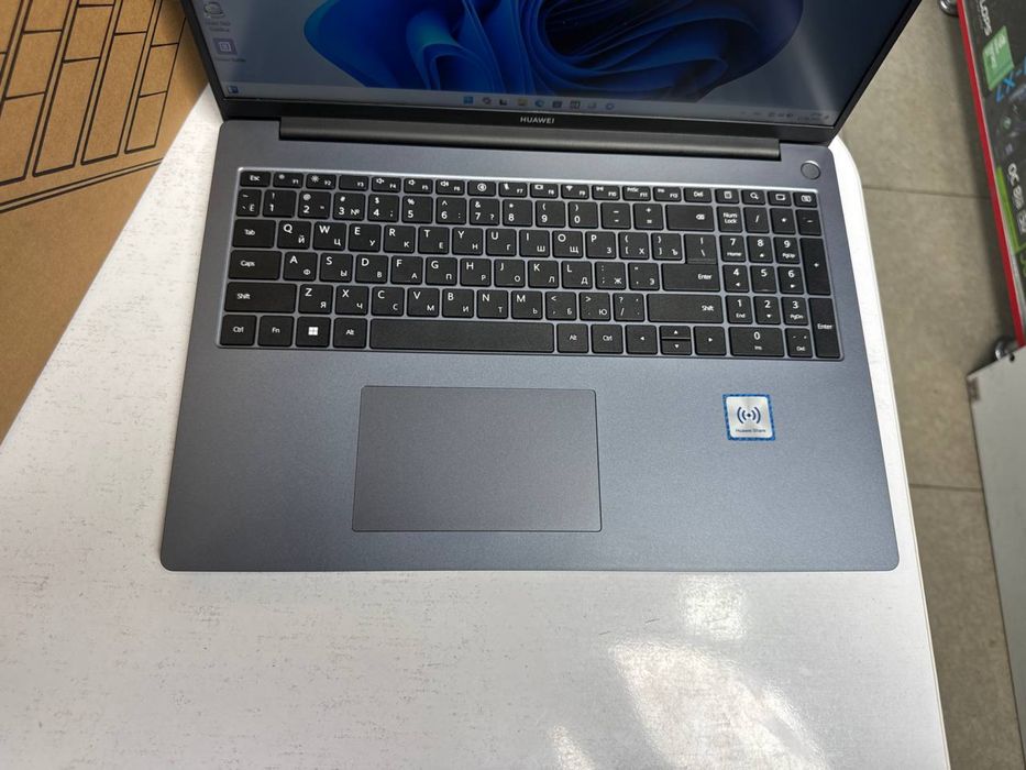 Huawei i5 13420H atiga 1 kun ishlagan