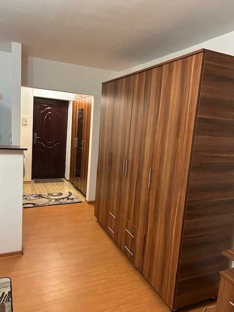 Inchiriez garsoniera pe termen lung str Baba Novac Constanta