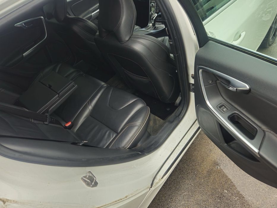 Volvo V60 R-Design D6  215 PHEV AWD на части