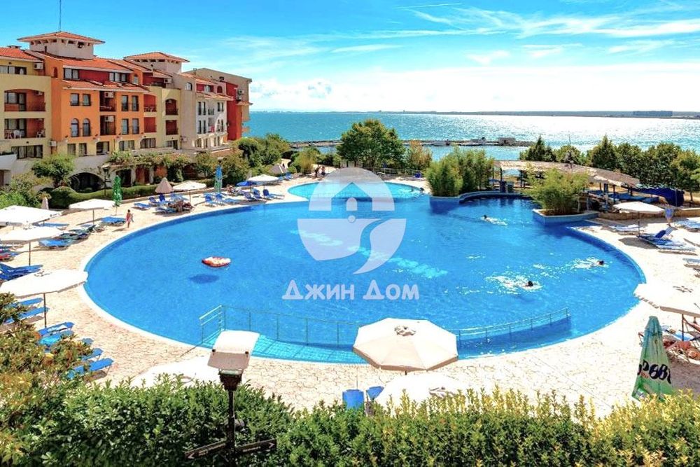 Едностаен апартамент на ПЪРВА ЛИНИЯ в к-с „Марина Kейп“, гр. Ахелой