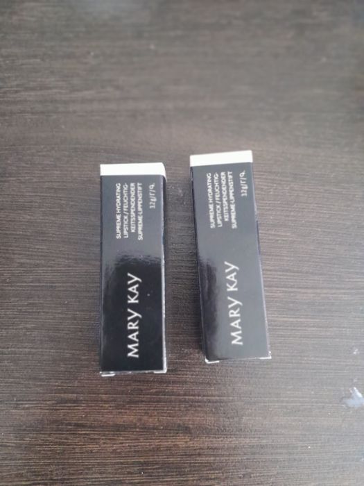 Помада от Mary Kay