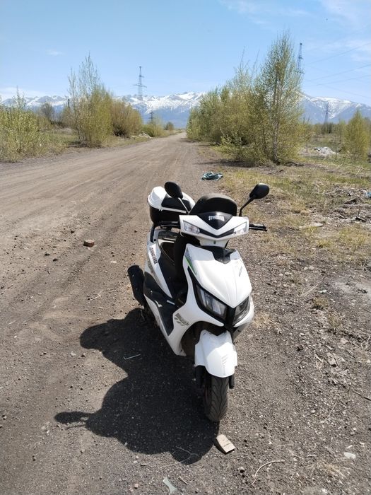 Продам скутер 150 кубов