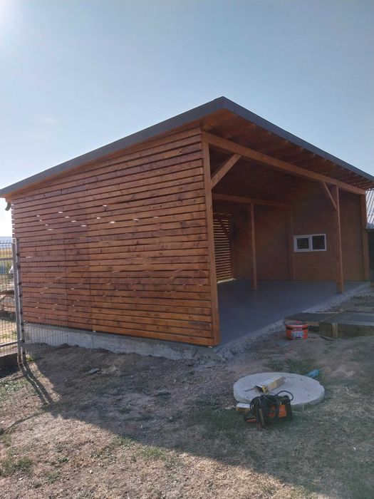 Constructii case la rosu