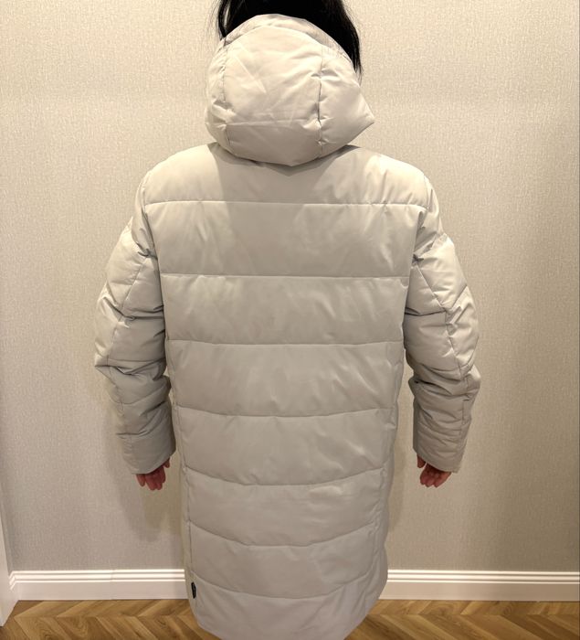 Белая зимняя куртка