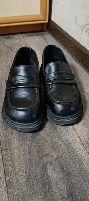 Продам лоферы для девочки и туфельки