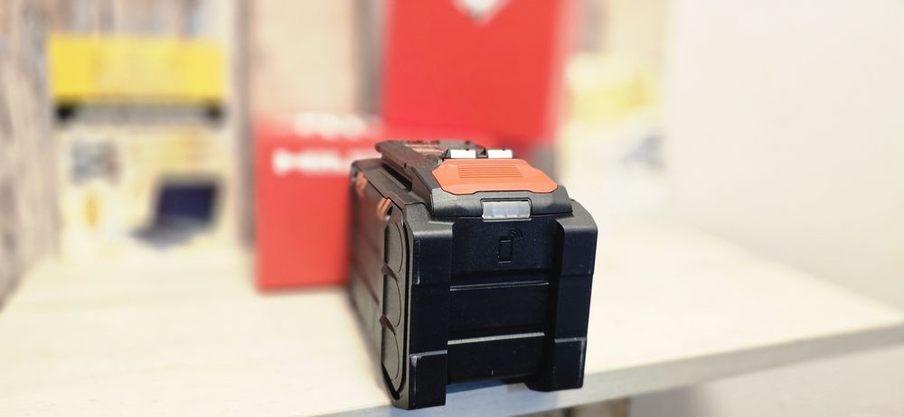 Vand Baterii Hilti 22-255 li ON noi sigilate 22v-12ah