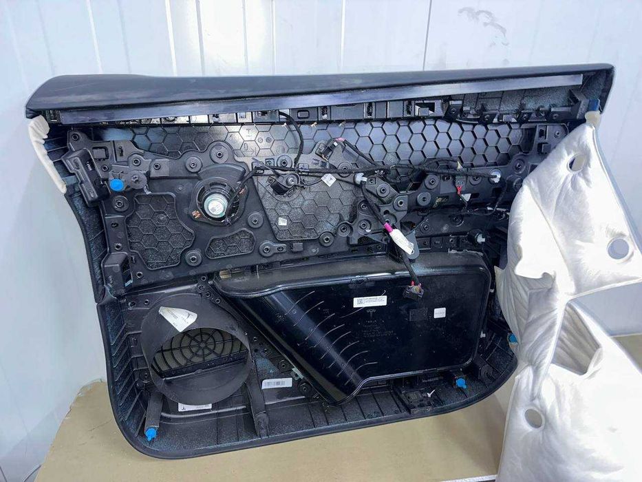 Кора на врата oтпред лява Tesla m X 2023