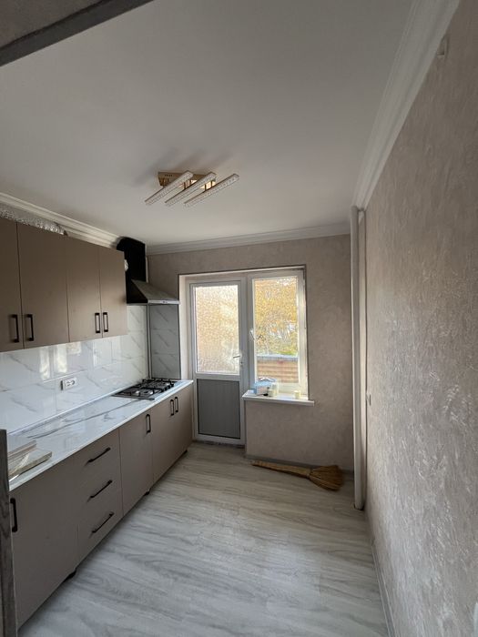 Продается 2 ком.кв центр чирчик