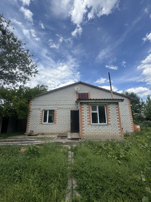 Дом в поселке зеленый
