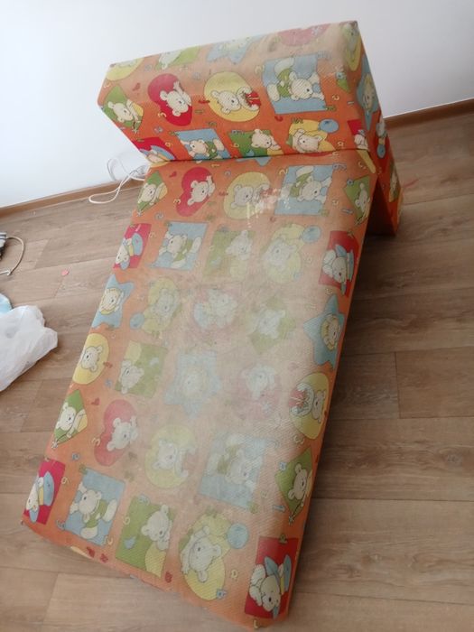 Отдам детский диван