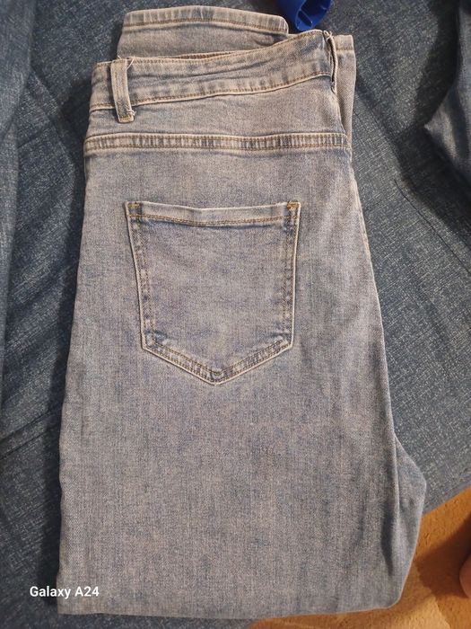 Продам джинсы потемнее 31 посветлее 29