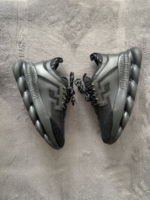 Versace chain reaction