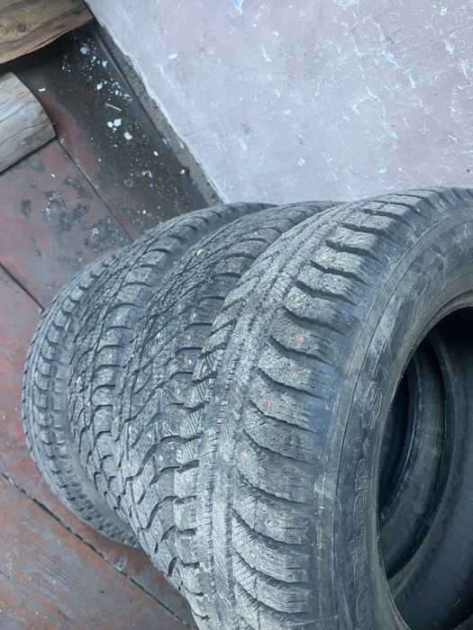 Продам комплект зимней резины R15