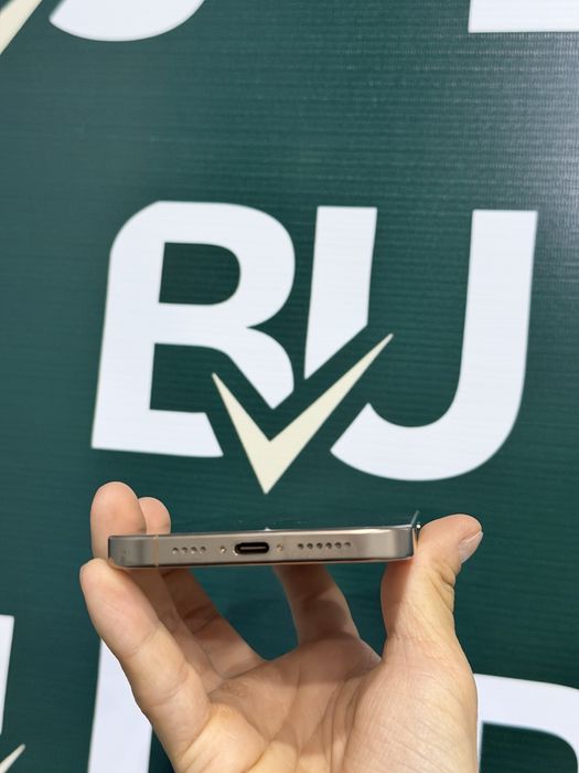 iphone 16 Pro Max desert