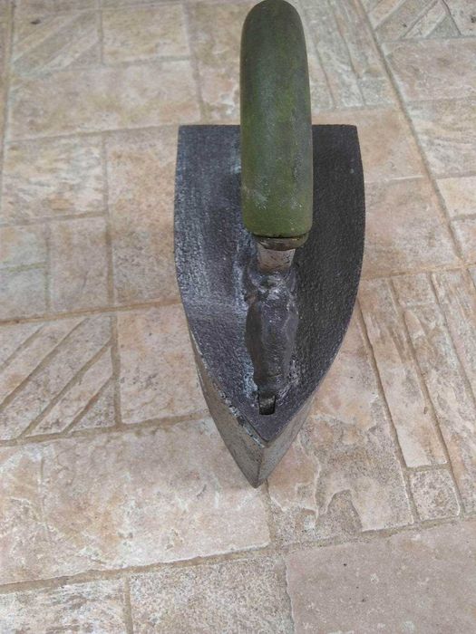 Стара ютия на въглища