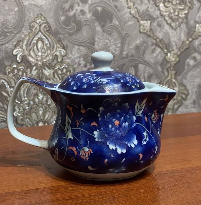 Чайник и блюдце.Польша.Цена:160.000