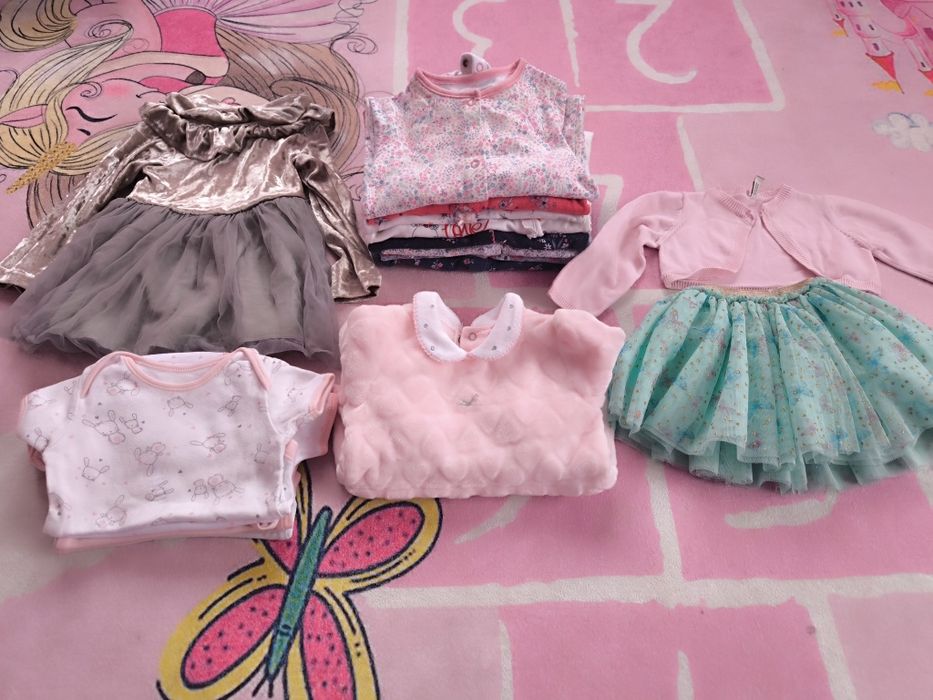 Лот от дрехи за момиче 6-9 месеца + лот играчки за момиче