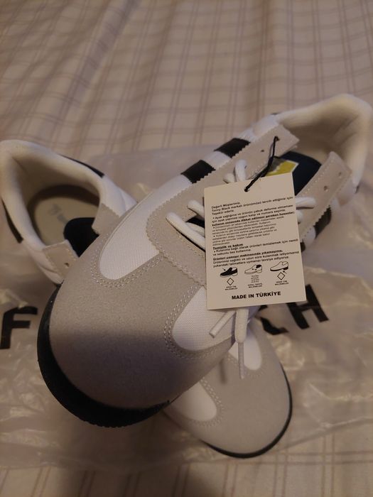 Adidașii bărbați Tonny Black. 42, noi cu etichetă.De Calitate