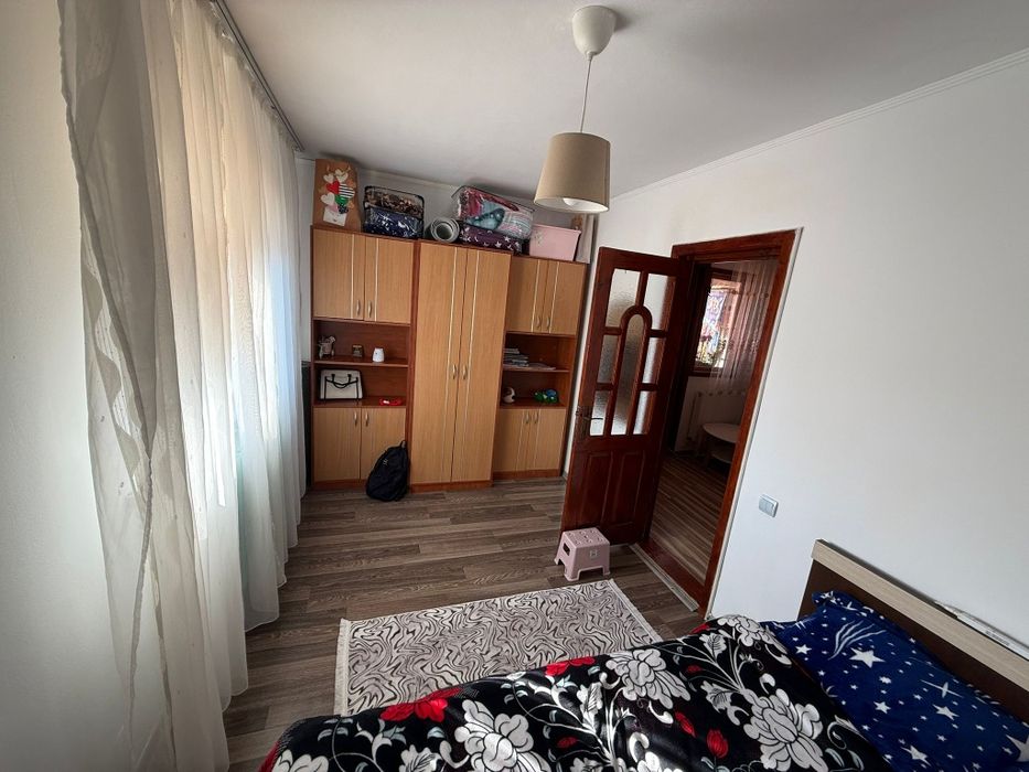 Vand apartament doua camere