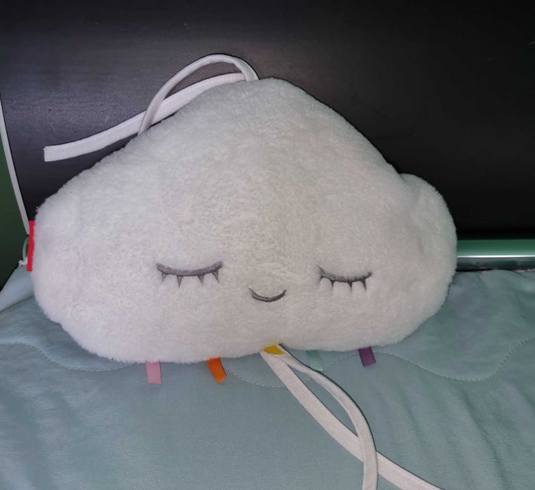 Плюшено облаче с успокояващи звуци и светлини