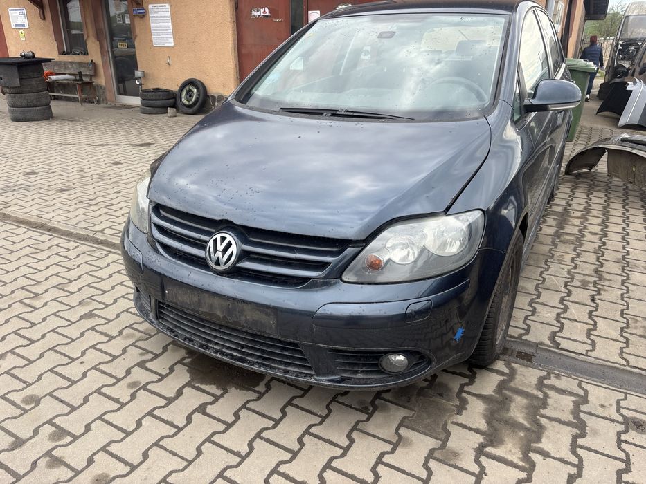 Bara fata far capota Volkswagen Golf Plus