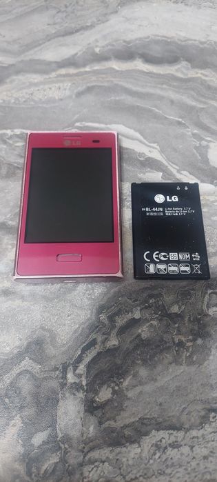 Vind Telefon LG E 400 cu Incarcarcator Original LG ,,Decodat