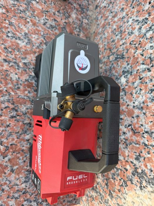 Milwaukee pompa de vacum pe acumulator