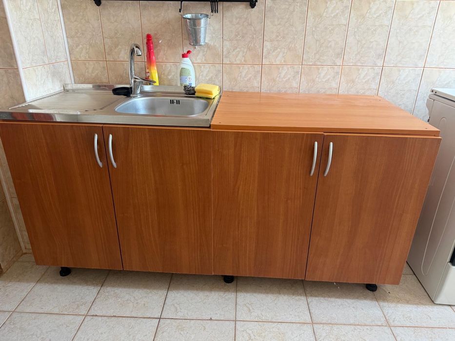 Mobilier de bucatarie-practic si bine intretinut-
